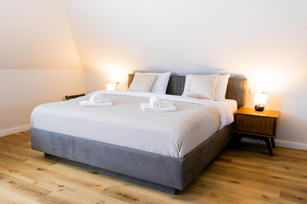 Strandnahe Ferienwohnung - Sehr Modern Und Hochwertig Eingerichtet, Inklusive Parkplatz, Gartenzugang Und Fahrradunterstellmoeglichkeit ชาร์บอยท์ซ ภายนอก รูปภาพ