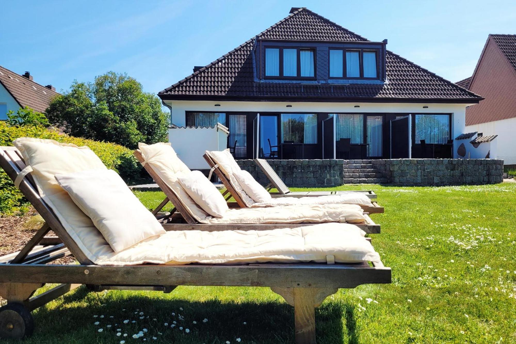 Strandnahe Ferienwohnung - Sehr Modern Und Hochwertig Eingerichtet, Inklusive Parkplatz, Gartenzugang Und Fahrradunterstellmoeglichkeit ชาร์บอยท์ซ ภายนอก รูปภาพ